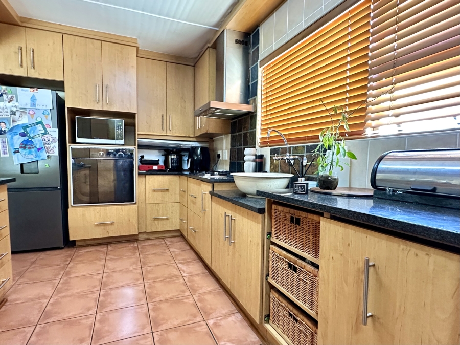 4 Bedroom Property for Sale in Bergzicht Western Cape